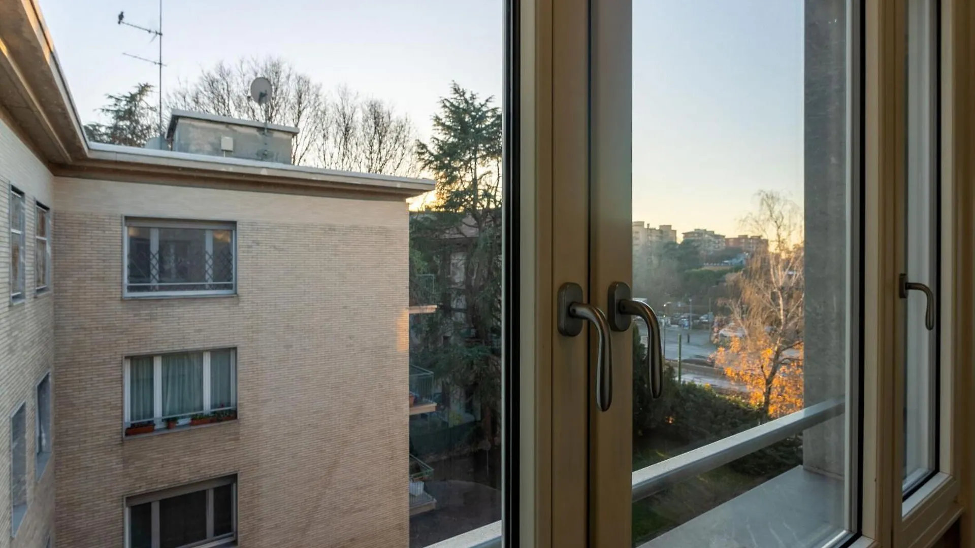 Serra 2Br Apartment With Terrace By Halldis Милан 0*,